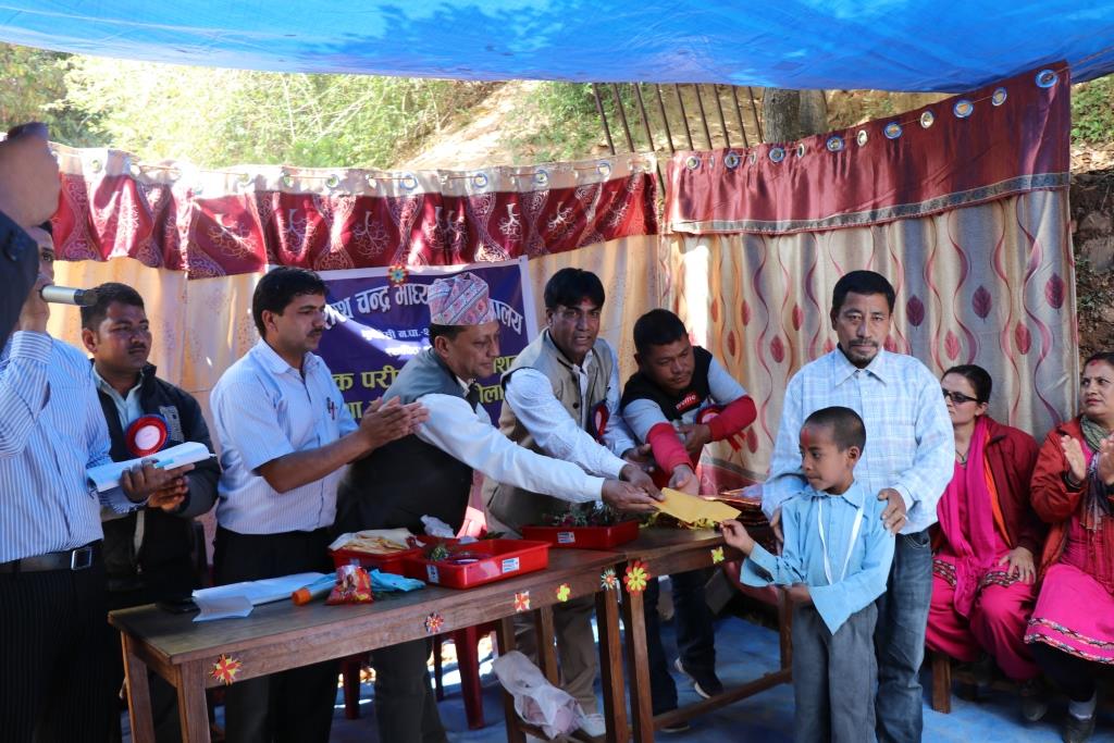माता पिताकाे स्मृतिमा छात्रबृत्ती