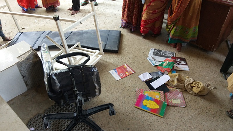 समयमा डाक्टर नआएको भन्दै बिरामीद्धारा अस्पताल तोडफोड