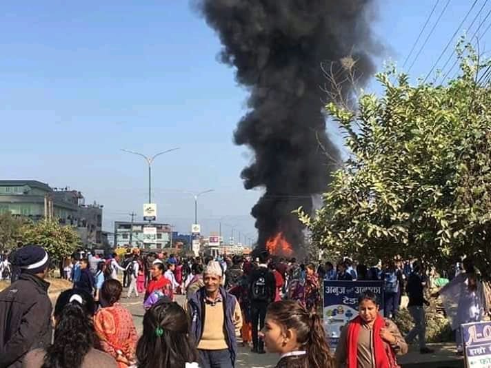 कोहलपुरमा अनिश्चितकालिन कर्फ्यू , घाइते छात्रालाई हेलिकप्टरबाट काठमाडौँ ल्याइदै