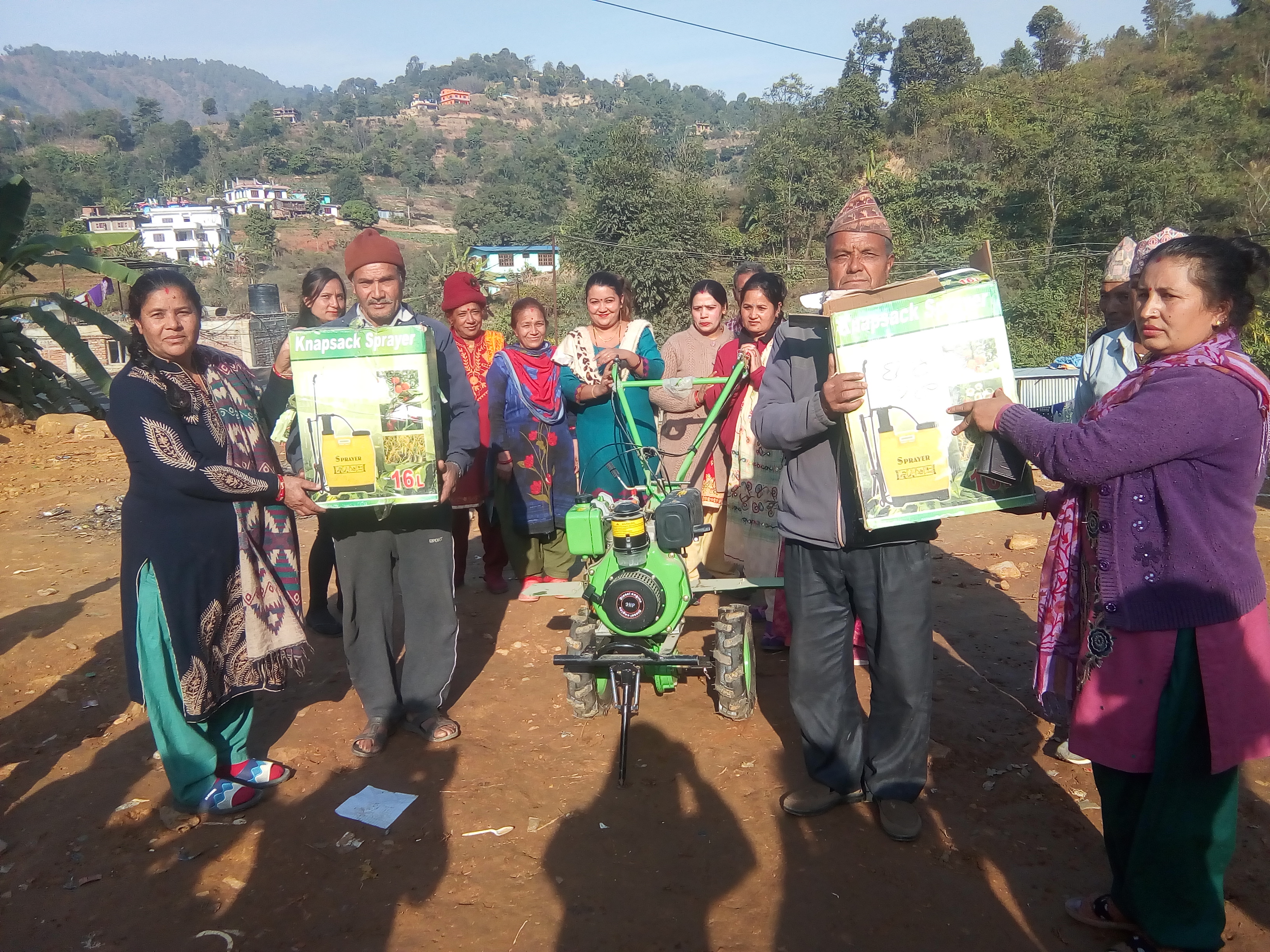 धार्केमा रहेको उत्प्रेरणा महिला सहकारी संस्थाद्धारा कृषक समूहलाई ट्याक्टर वितरण