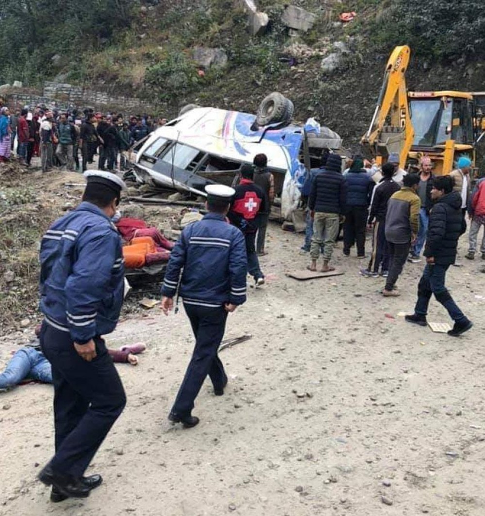 सिन्धुपाल्चोक बस दुर्घटनामा मृत्यु हुनेको संख्या १५ पुग्यो, घाइते अधिकांशको अवस्था गम्भीर