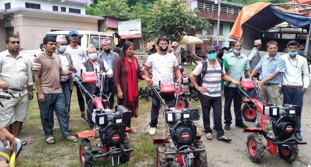 गल्छि गाउँपालिकाद्धारा कृषकहरुलाई ५० प्रतिसत अनुदानमा ट्याक्टर वितरण