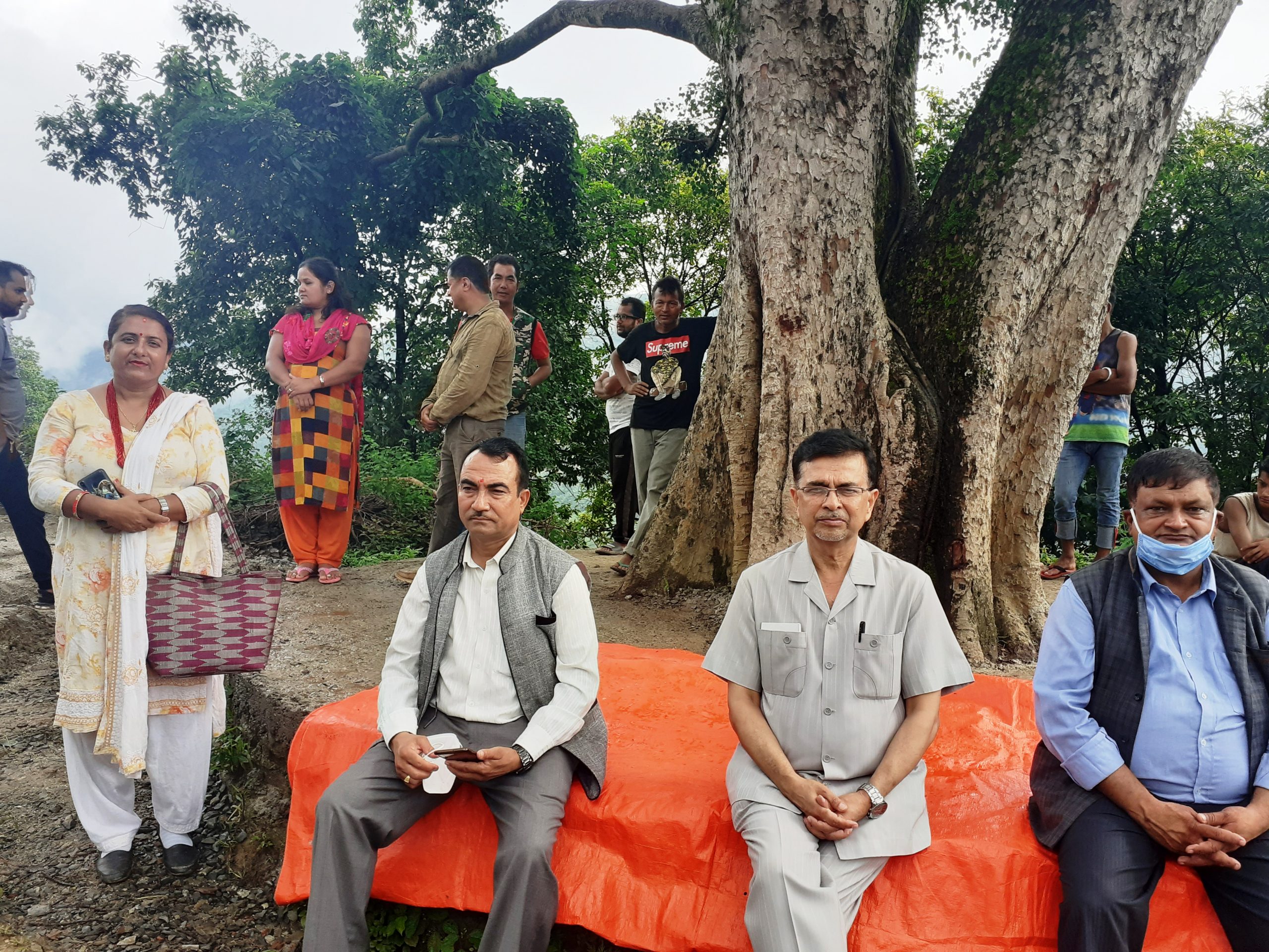 धुनिबेशी नगरपालिका ६ तल्लो बाँनियाटारमा खानेपानी डिप बोरिंगको शुभारम्भ