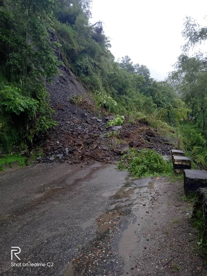 कृष्णभिरमा पहिरो,  यातायात अवरुद्ध