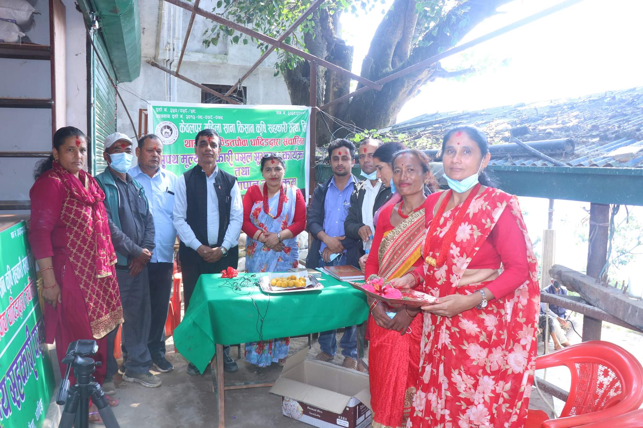 केवलपुर महिला साना किसान कृषि सहकारी संस्थाद्धारा पण्डितपौवामा सुपथ मूल्य पसल सञ्चालन
