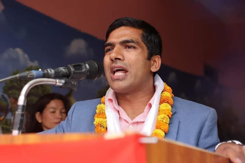 विकासको लागि प्रतिवद्ध छु : रमेश आचार्य