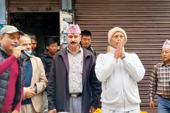धादिङ–१ (२) का एमाले उम्मेदवार थपलिया घरदैलोमा