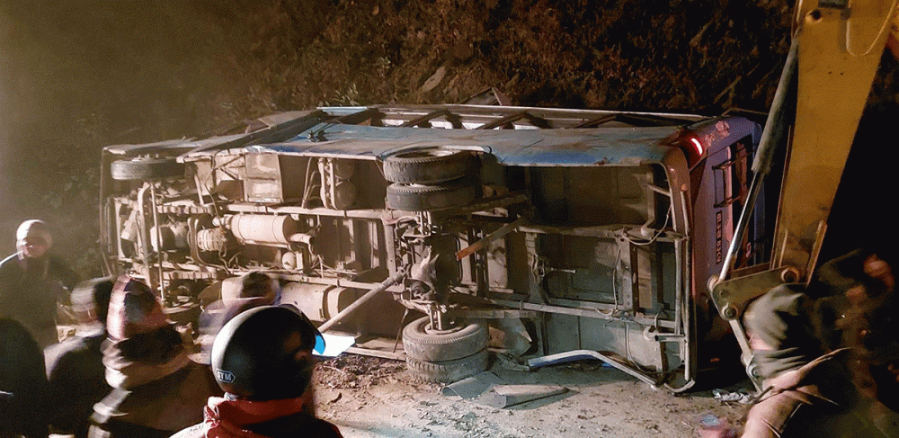 काभ्रेको बेथानचोकमा बस दुर्घटना हुँदा १७ जनाको मृत्यु