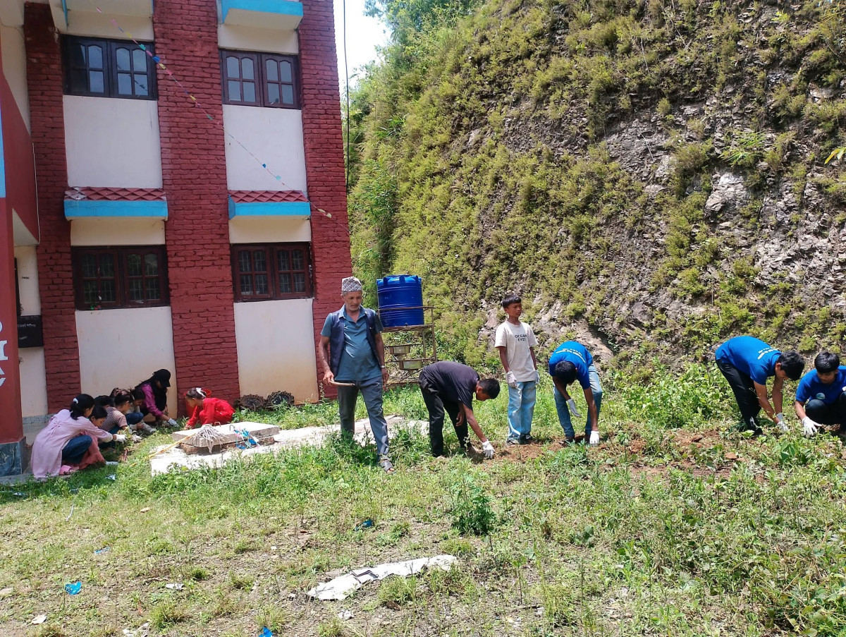 गल्छी २ मा बाल सञ्जालको बैठक तथा फूल रोपण कार्यक्रम सम्पन्न