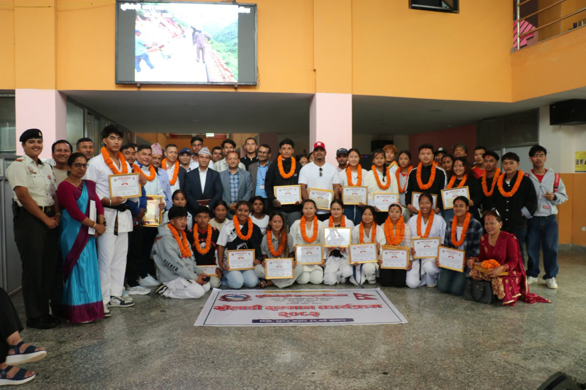धुनिवेशी नगरपालिकाद्वारा १२५ खेलाडी सम्मानित