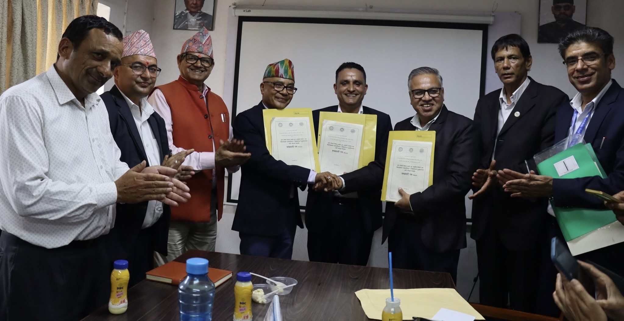साना किसानको दैनिक ६० हजार लिटर दूध किन्दै डिडिसी